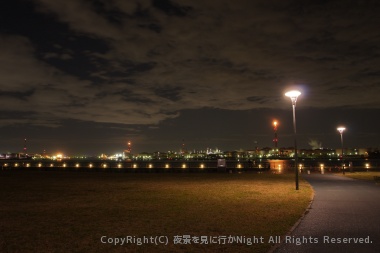 園内の雰囲気と工場夜景