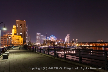 山下臨港線プロムナードの雰囲気と夜景