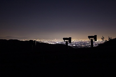 双眼鏡と京都市内の夜景