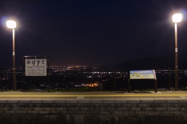 姨捨駅の雰囲気と善光寺平の夜景