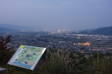 展望マップと善光寺平の夜景