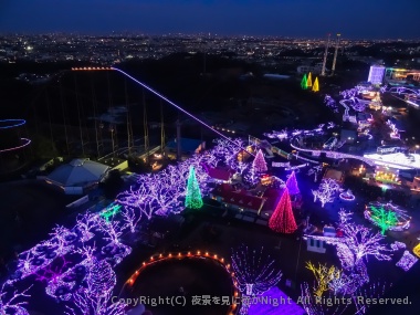 観覧車から見たよみうりランド全体と都内の夜景