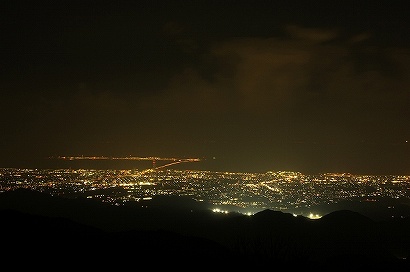 大阪方面の夜景を眺める