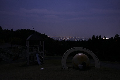 展望スポットの雰囲気と夜景